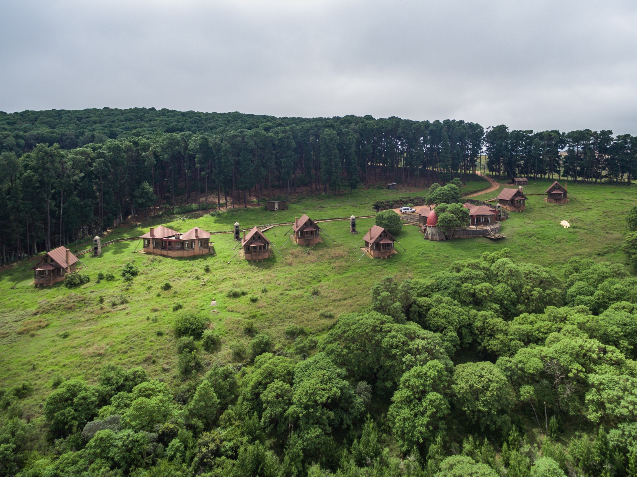 Chelinda Lodge in a green Nyika landscape.