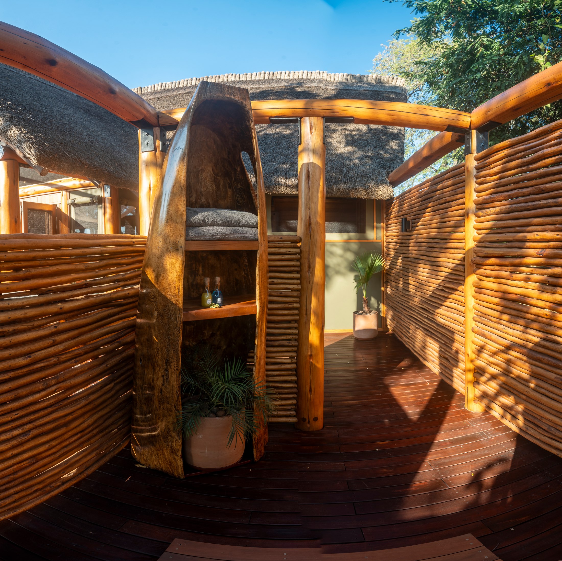 An outdoor shower at Mvuu Lodge.